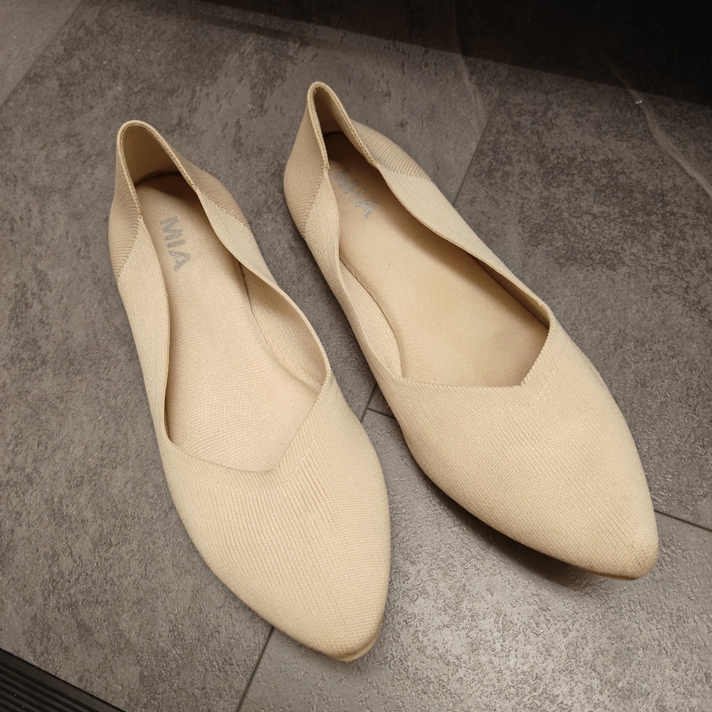 Mia Kerri Bone Point Flats